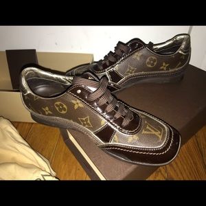 Authentic Louis Vuitton shoes size 7